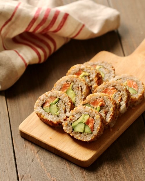 ざくざくアーモンドのサーモンアボカドロール