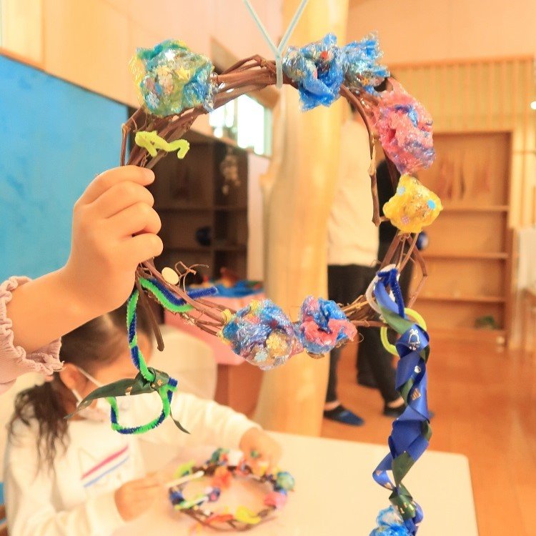 保育園でデコラップ 『リース作り』