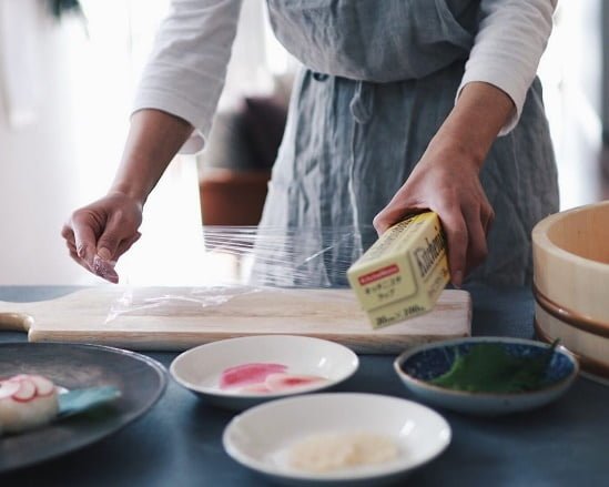 ラップを用いるイメージ写真